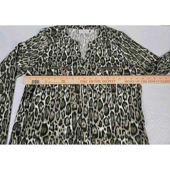 Belle Kim Gravel Blous Sz M Green White Animal Print Pullover V-Neck Long Sleeve - Picture 5 of 10